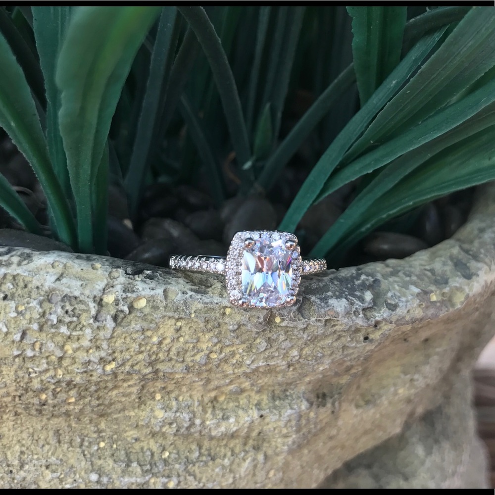 SOLD OUT - Radiant cut with halo